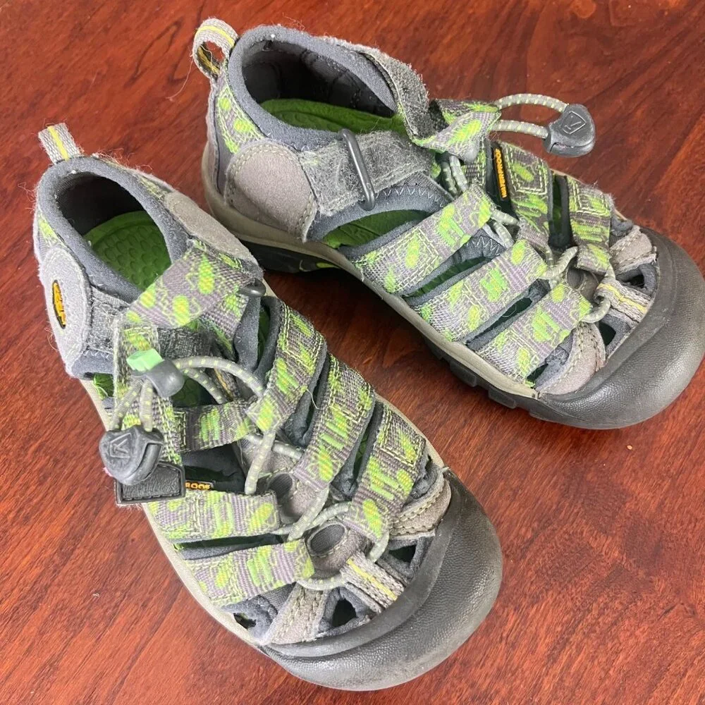 Keen Newport Size 11 Gray & Green Outdoor Sandals With Secure Strap‎ Closure